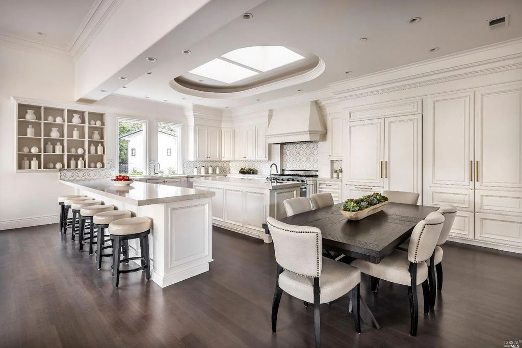 3650 Paradise Drive, Tiburon, California is a rare gem and architectural masterpiece just minutes from San Francisco, enjoying direct access to world-class outdoor activities, the estate offers Riviera living at its finest.
