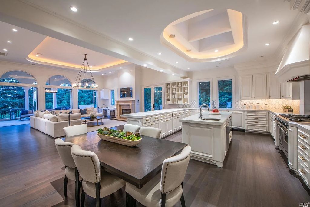 3650 Paradise Drive, Tiburon, California is a rare gem and architectural masterpiece just minutes from San Francisco, enjoying direct access to world-class outdoor activities, the estate offers Riviera living at its finest.