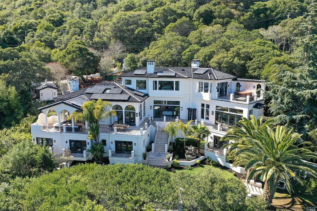 3650 Paradise Drive, Tiburon, California is a rare gem and architectural masterpiece just minutes from San Francisco, enjoying direct access to world-class outdoor activities, the estate offers Riviera living at its finest.