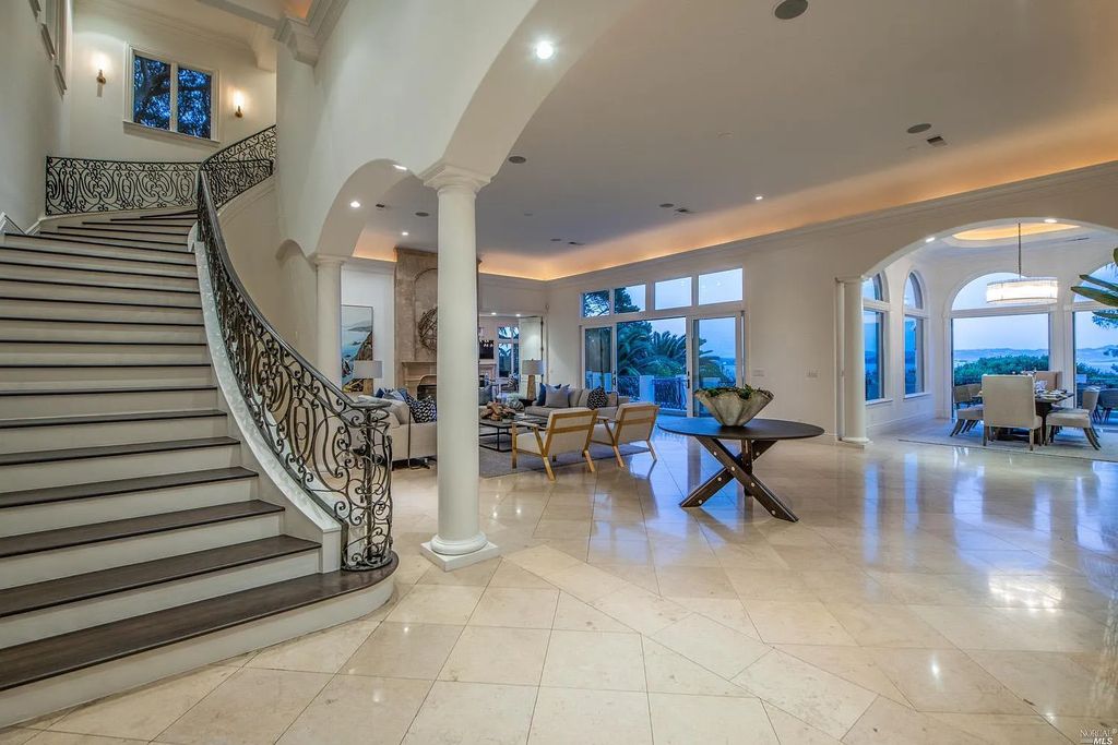 3650 Paradise Drive, Tiburon, California is a rare gem and architectural masterpiece just minutes from San Francisco, enjoying direct access to world-class outdoor activities, the estate offers Riviera living at its finest.