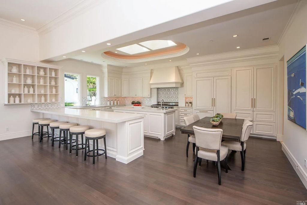3650 Paradise Drive, Tiburon, California is a rare gem and architectural masterpiece just minutes from San Francisco, enjoying direct access to world-class outdoor activities, the estate offers Riviera living at its finest.