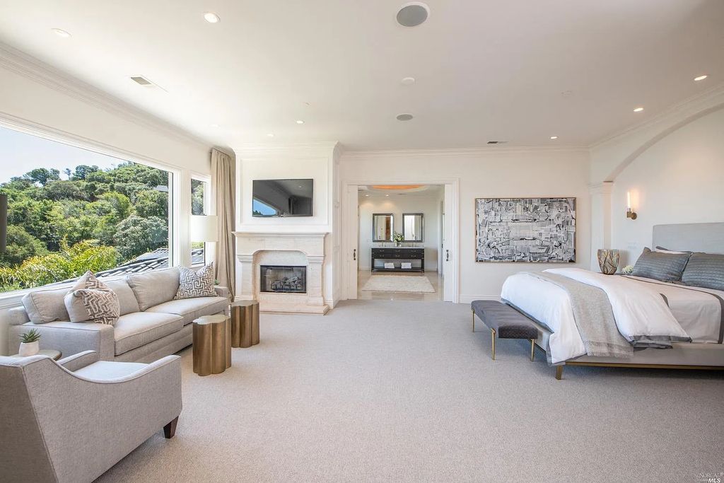 3650 Paradise Drive, Tiburon, California is a rare gem and architectural masterpiece just minutes from San Francisco, enjoying direct access to world-class outdoor activities, the estate offers Riviera living at its finest.