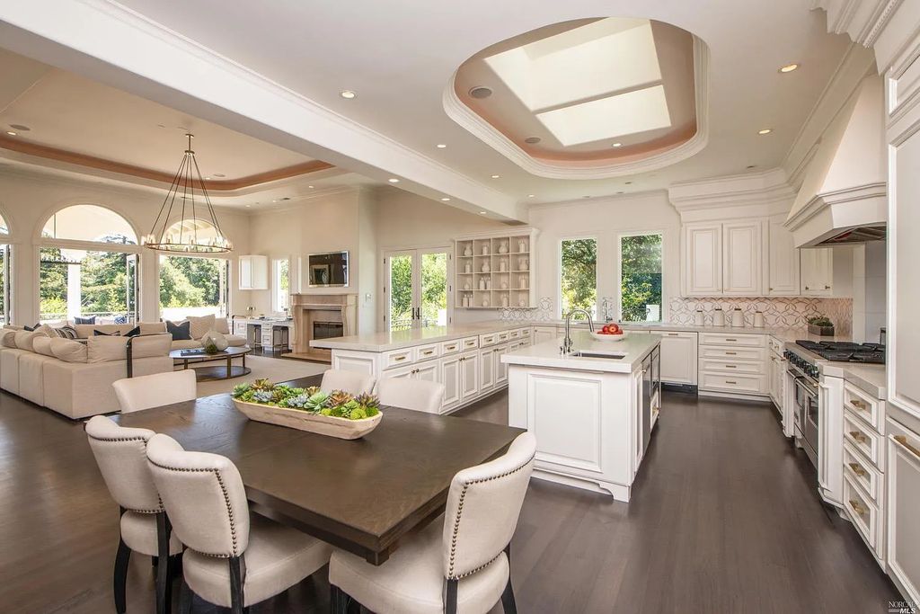 3650 Paradise Drive, Tiburon, California is a rare gem and architectural masterpiece just minutes from San Francisco, enjoying direct access to world-class outdoor activities, the estate offers Riviera living at its finest.