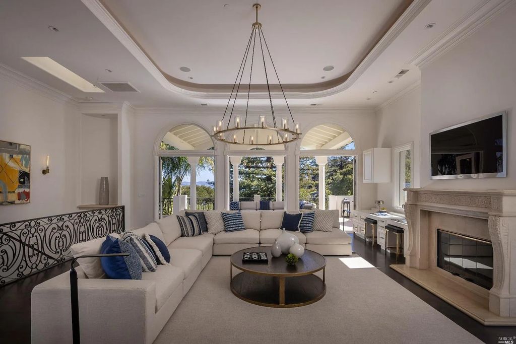 3650 Paradise Drive, Tiburon, California is a rare gem and architectural masterpiece just minutes from San Francisco, enjoying direct access to world-class outdoor activities, the estate offers Riviera living at its finest.