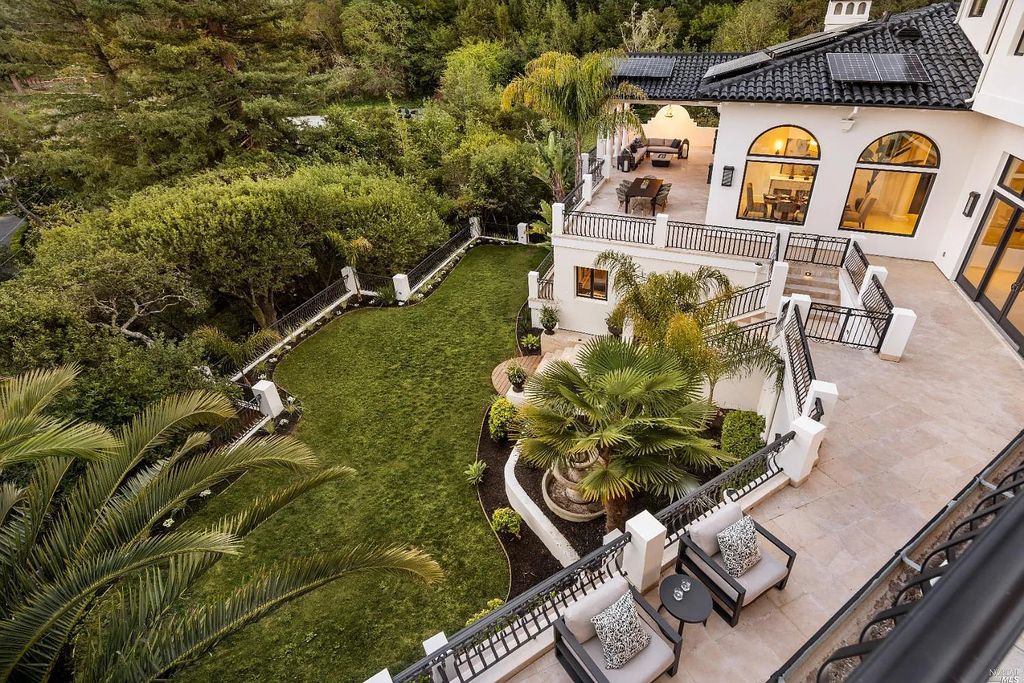 3650 Paradise Drive, Tiburon, California is a rare gem and architectural masterpiece just minutes from San Francisco, enjoying direct access to world-class outdoor activities, the estate offers Riviera living at its finest.