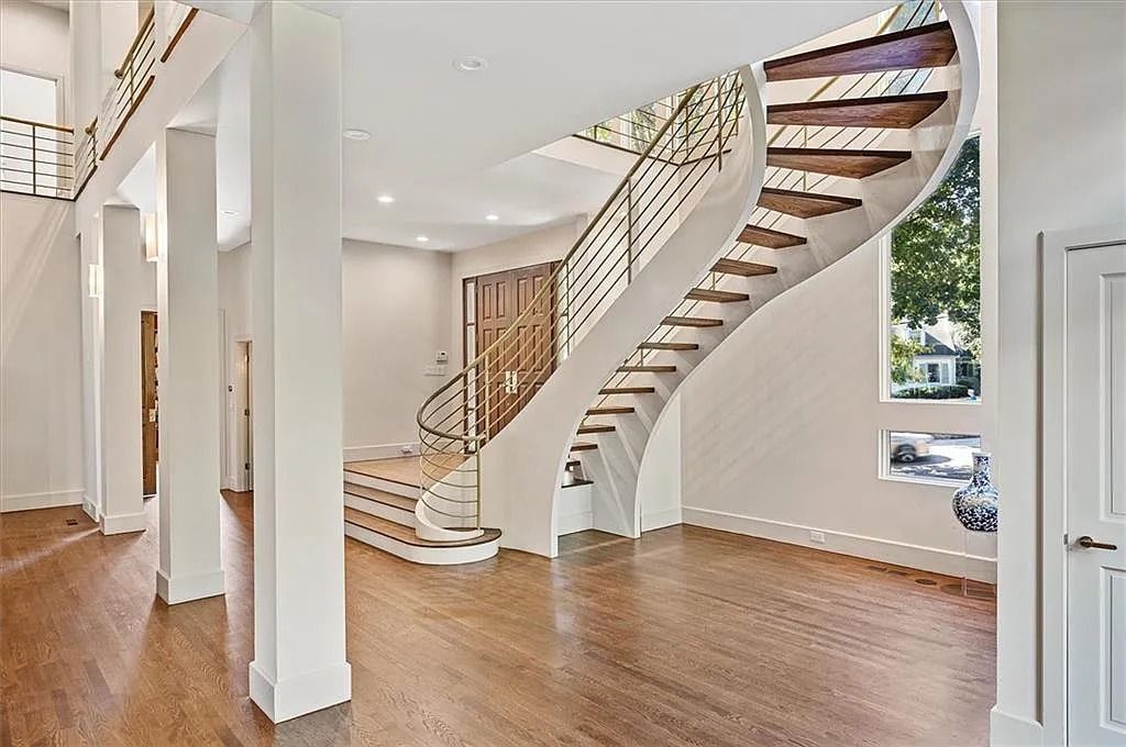 The Estate in Atlanta is a luxurious home that will impress you with massive windows in an landscaped lot now available for sale. This home located at 35 Robin Hood Rd NE, Atlanta, Georgia; offering 06 bedrooms and 07 bathrooms with 7,835 square feet of living spaces. 