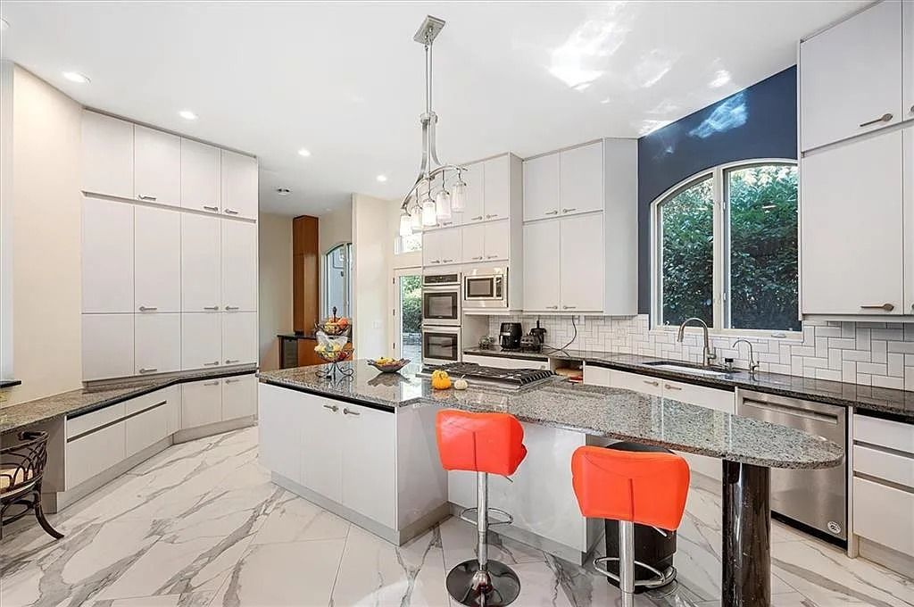 The Estate in Atlanta is a luxurious home that will impress you with massive windows in an landscaped lot now available for sale. This home located at 35 Robin Hood Rd NE, Atlanta, Georgia; offering 06 bedrooms and 07 bathrooms with 7,835 square feet of living spaces. 