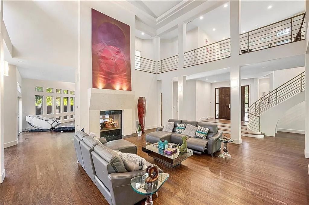 The Estate in Atlanta is a luxurious home that will impress you with massive windows in an landscaped lot now available for sale. This home located at 35 Robin Hood Rd NE, Atlanta, Georgia; offering 06 bedrooms and 07 bathrooms with 7,835 square feet of living spaces. 