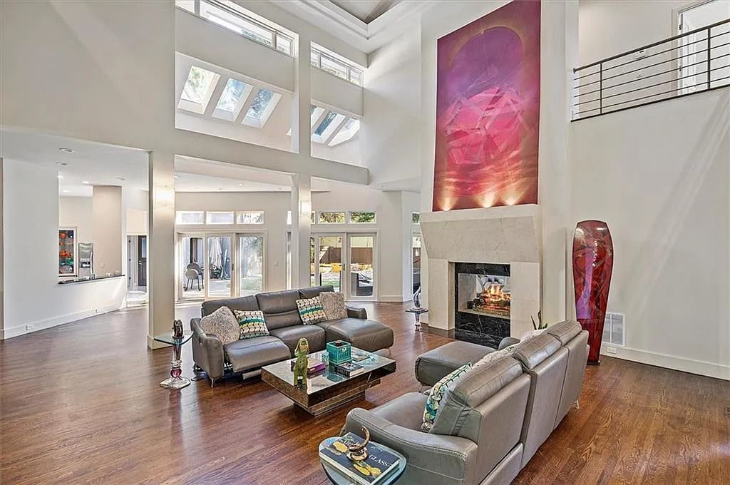 The Estate in Atlanta is a luxurious home that will impress you with massive windows in an landscaped lot now available for sale. This home located at 35 Robin Hood Rd NE, Atlanta, Georgia; offering 06 bedrooms and 07 bathrooms with 7,835 square feet of living spaces. 