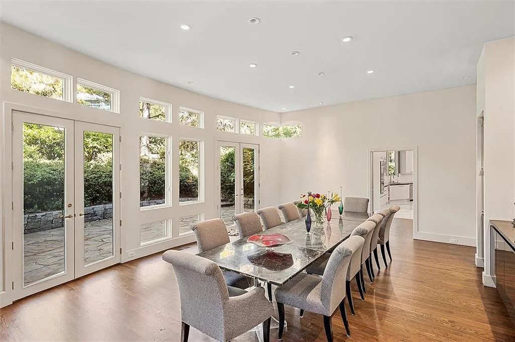 The Estate in Atlanta is a luxurious home that will impress you with massive windows in an landscaped lot now available for sale. This home located at 35 Robin Hood Rd NE, Atlanta, Georgia; offering 06 bedrooms and 07 bathrooms with 7,835 square feet of living spaces. 