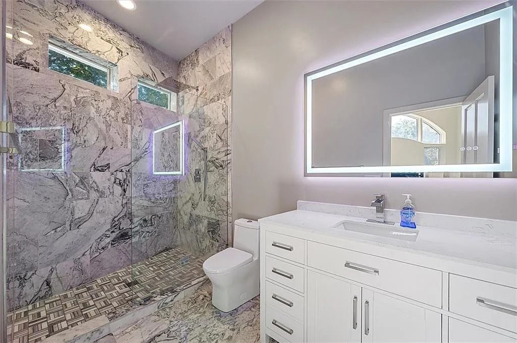 The Estate in Atlanta is a luxurious home that will impress you with massive windows in an landscaped lot now available for sale. This home located at 35 Robin Hood Rd NE, Atlanta, Georgia; offering 06 bedrooms and 07 bathrooms with 7,835 square feet of living spaces. 