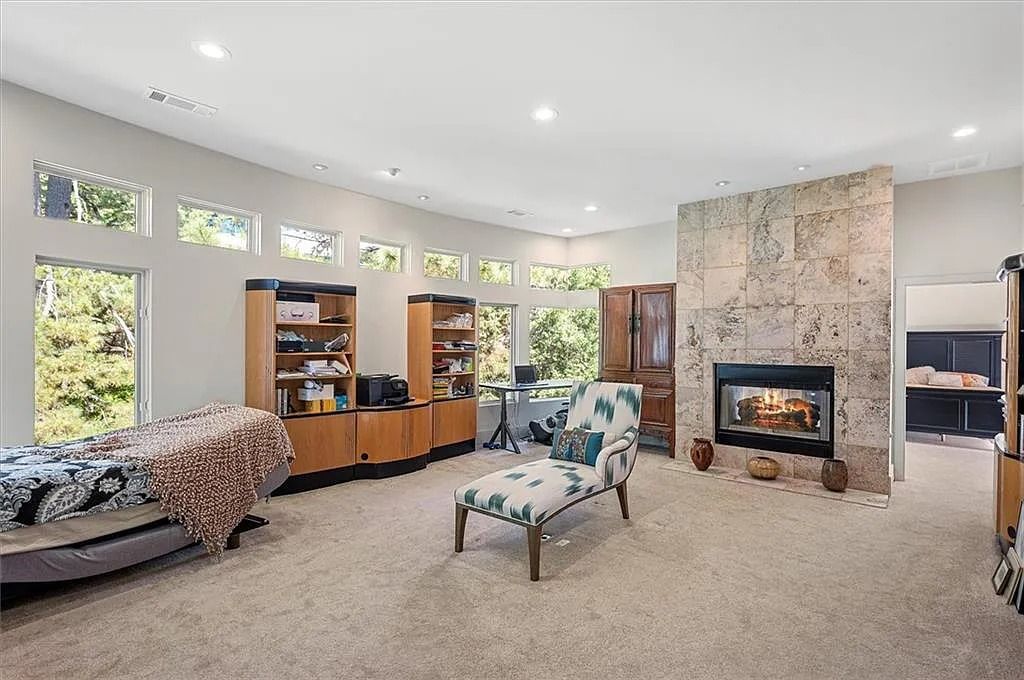 The Estate in Atlanta is a luxurious home that will impress you with massive windows in an landscaped lot now available for sale. This home located at 35 Robin Hood Rd NE, Atlanta, Georgia; offering 06 bedrooms and 07 bathrooms with 7,835 square feet of living spaces. 