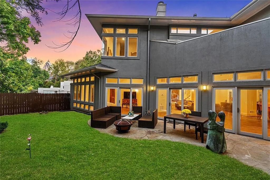 The Estate in Atlanta is a luxurious home that will impress you with massive windows in an landscaped lot now available for sale. This home located at 35 Robin Hood Rd NE, Atlanta, Georgia; offering 06 bedrooms and 07 bathrooms with 7,835 square feet of living spaces. 