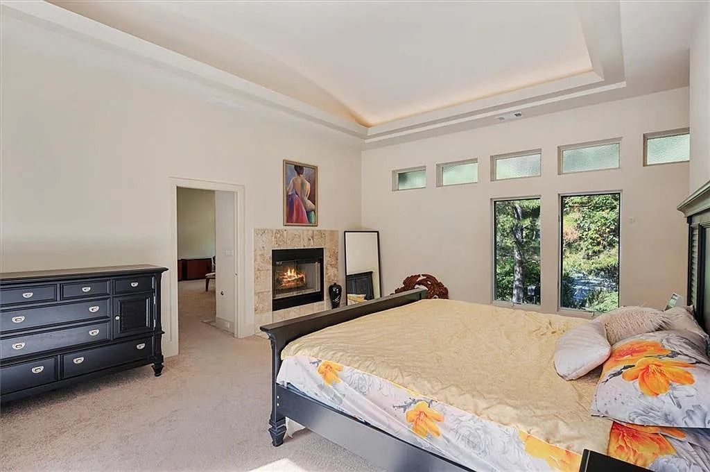 The Estate in Atlanta is a luxurious home that will impress you with massive windows in an landscaped lot now available for sale. This home located at 35 Robin Hood Rd NE, Atlanta, Georgia; offering 06 bedrooms and 07 bathrooms with 7,835 square feet of living spaces. 