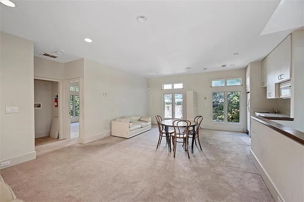 The Estate in Atlanta is a luxurious home that will impress you with massive windows in an landscaped lot now available for sale. This home located at 35 Robin Hood Rd NE, Atlanta, Georgia; offering 06 bedrooms and 07 bathrooms with 7,835 square feet of living spaces. 