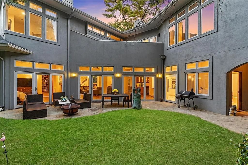 The Estate in Atlanta is a luxurious home that will impress you with massive windows in an landscaped lot now available for sale. This home located at 35 Robin Hood Rd NE, Atlanta, Georgia; offering 06 bedrooms and 07 bathrooms with 7,835 square feet of living spaces. 