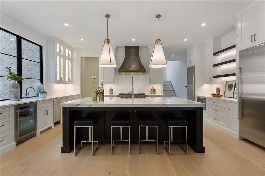 The Residence in Sandy Springs is an epitome of a well built luxury home with seamlessly transition from indoors to outdoors, now available for sale. This home located at 524 Carol Way, Sandy Springs, Georgia