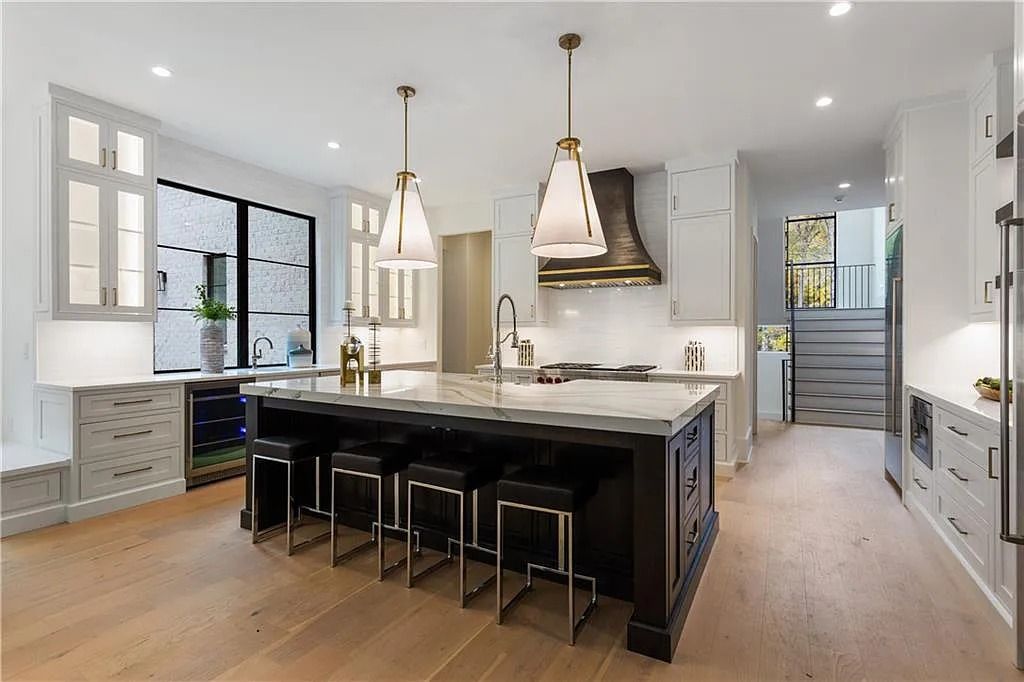 The Residence in Sandy Springs is an epitome of a well built luxury home with seamlessly transition from indoors to outdoors, now available for sale. This home located at 524 Carol Way, Sandy Springs, Georgia