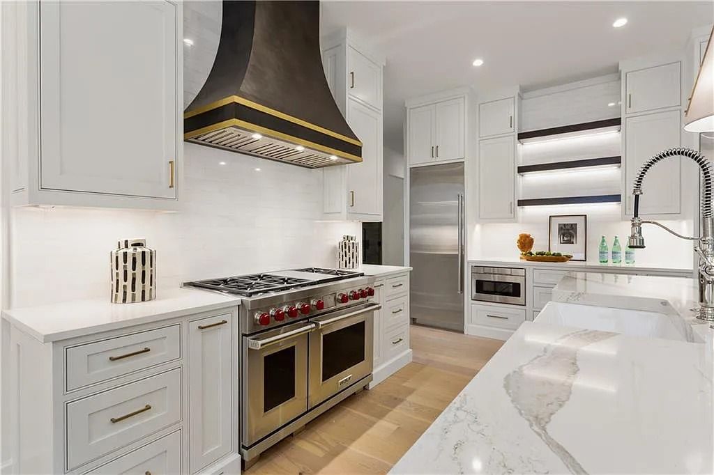 The Residence in Sandy Springs is an epitome of a well built luxury home with seamlessly transition from indoors to outdoors, now available for sale. This home located at 524 Carol Way, Sandy Springs, Georgia