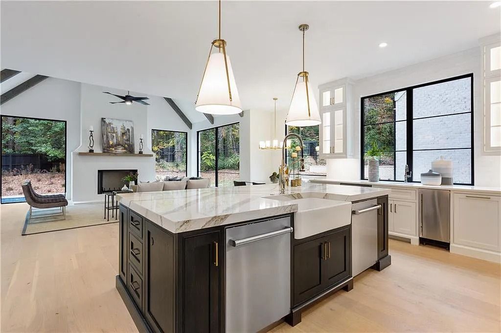 The Residence in Sandy Springs is an epitome of a well built luxury home with seamlessly transition from indoors to outdoors, now available for sale. This home located at 524 Carol Way, Sandy Springs, Georgia