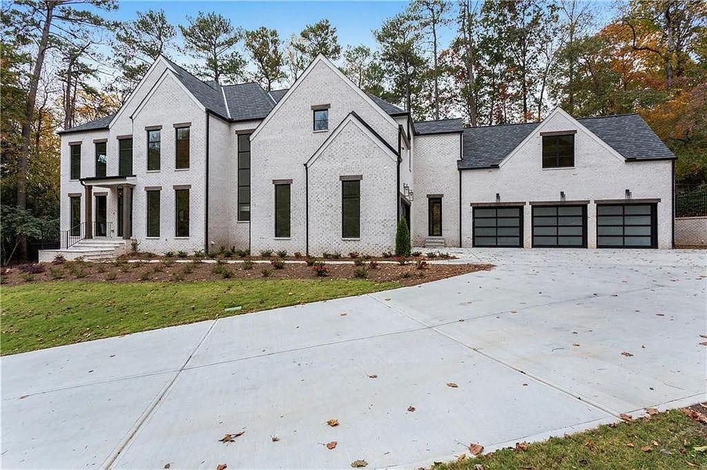 The Residence in Sandy Springs is an epitome of a well built luxury home with seamlessly transition from indoors to outdoors, now available for sale. This home located at 524 Carol Way, Sandy Springs, Georgia