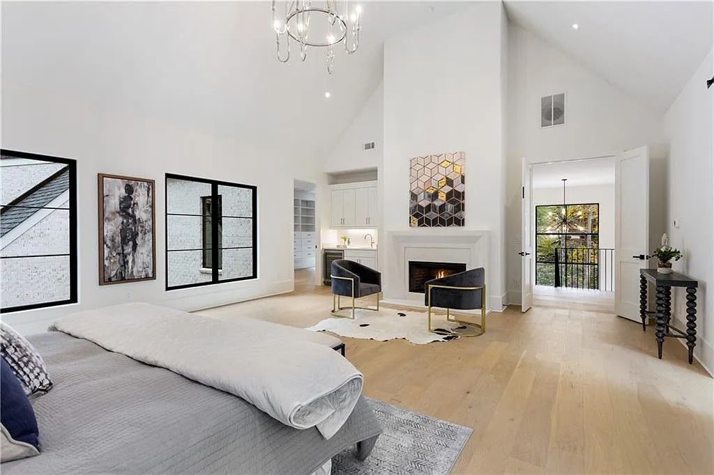 The Residence in Sandy Springs is an epitome of a well built luxury home with seamlessly transition from indoors to outdoors, now available for sale. This home located at 524 Carol Way, Sandy Springs, Georgia