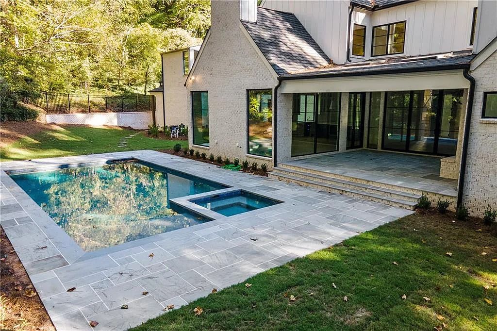 The Residence in Sandy Springs is an epitome of a well built luxury home with seamlessly transition from indoors to outdoors, now available for sale. This home located at 524 Carol Way, Sandy Springs, Georgia