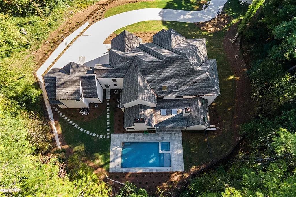 The Residence in Sandy Springs is an epitome of a well built luxury home with seamlessly transition from indoors to outdoors, now available for sale. This home located at 524 Carol Way, Sandy Springs, Georgia