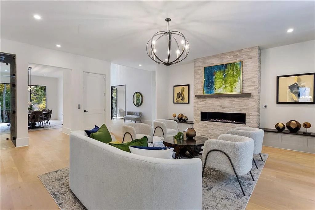The Residence in Sandy Springs is an epitome of a well built luxury home with seamlessly transition from indoors to outdoors, now available for sale. This home located at 524 Carol Way, Sandy Springs, Georgia
