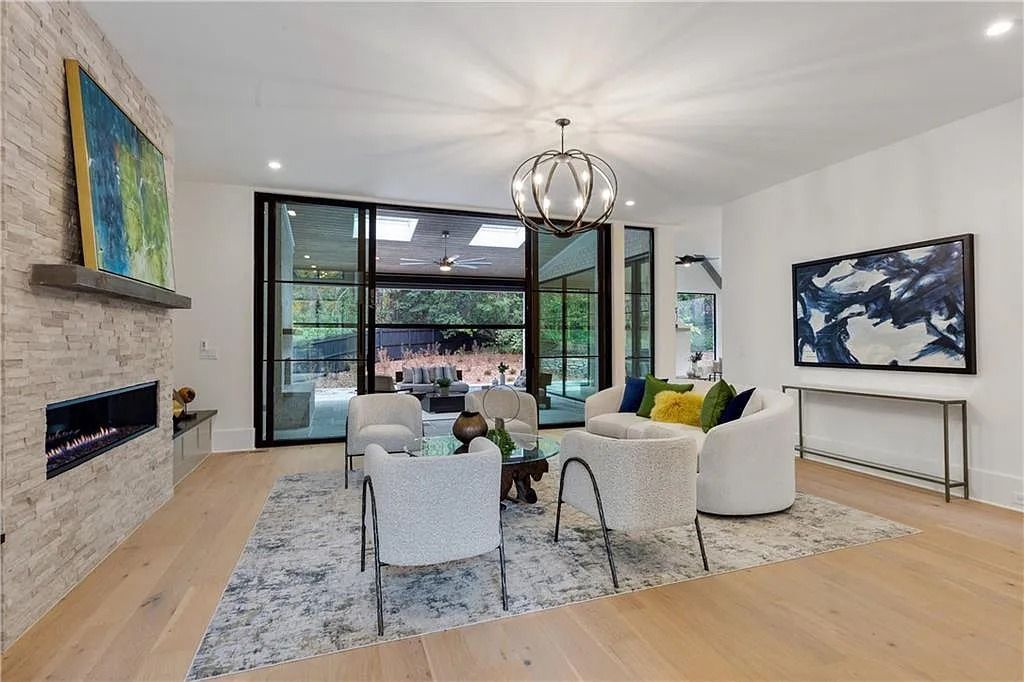 The Residence in Sandy Springs is an epitome of a well built luxury home with seamlessly transition from indoors to outdoors, now available for sale. This home located at 524 Carol Way, Sandy Springs, Georgia