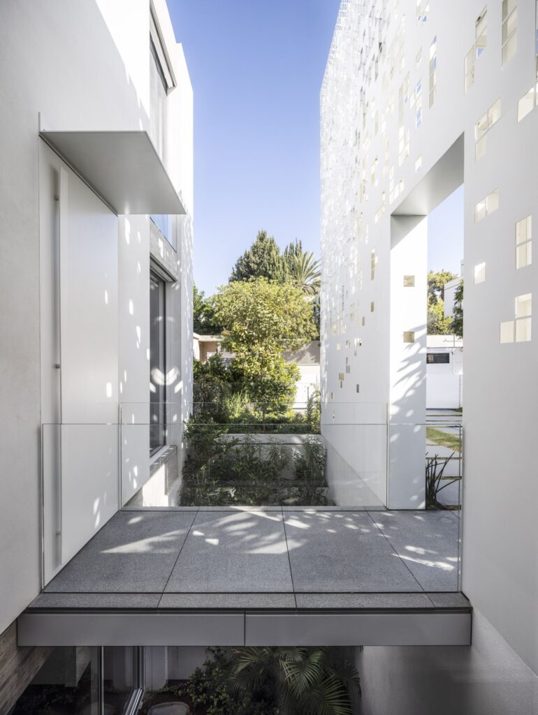 Pixel House an Innovative Private Residence by Anderman Architects 11
