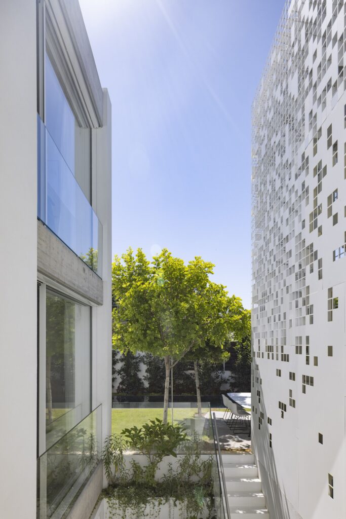 Pixel House an Innovative Private Residence by Anderman Architects 12