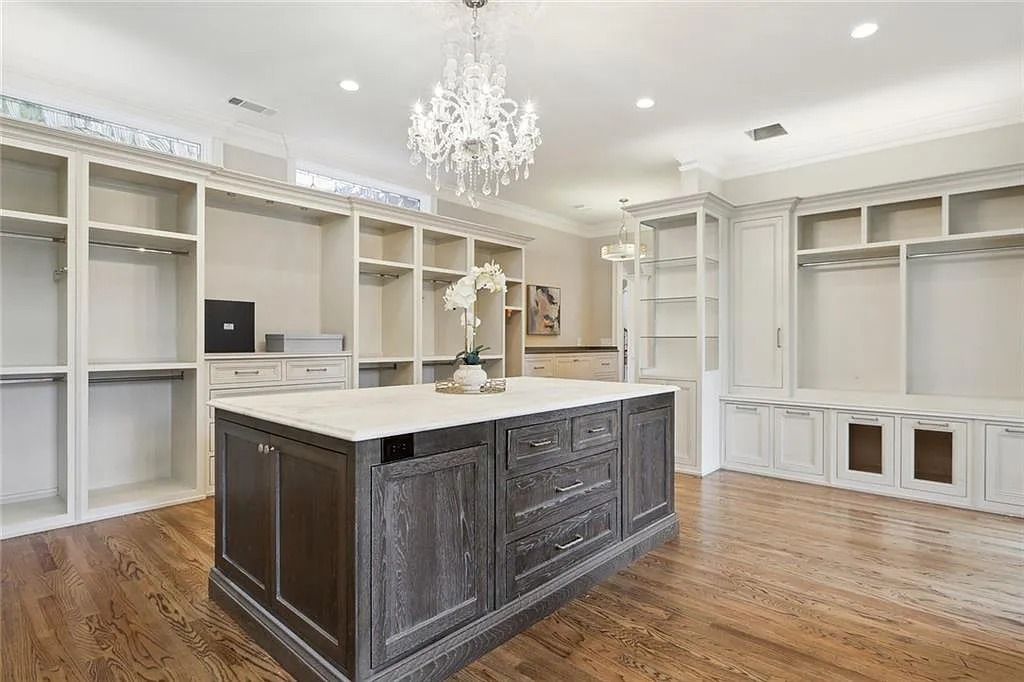 The Estate in Buford is a luxurious home offering the ultimate in privacy now available for sale. This home located at 6617 Garrett Rd, Buford, Georgia; offering 06 bedrooms and 07 bathrooms with 10,200 square feet of living spaces.