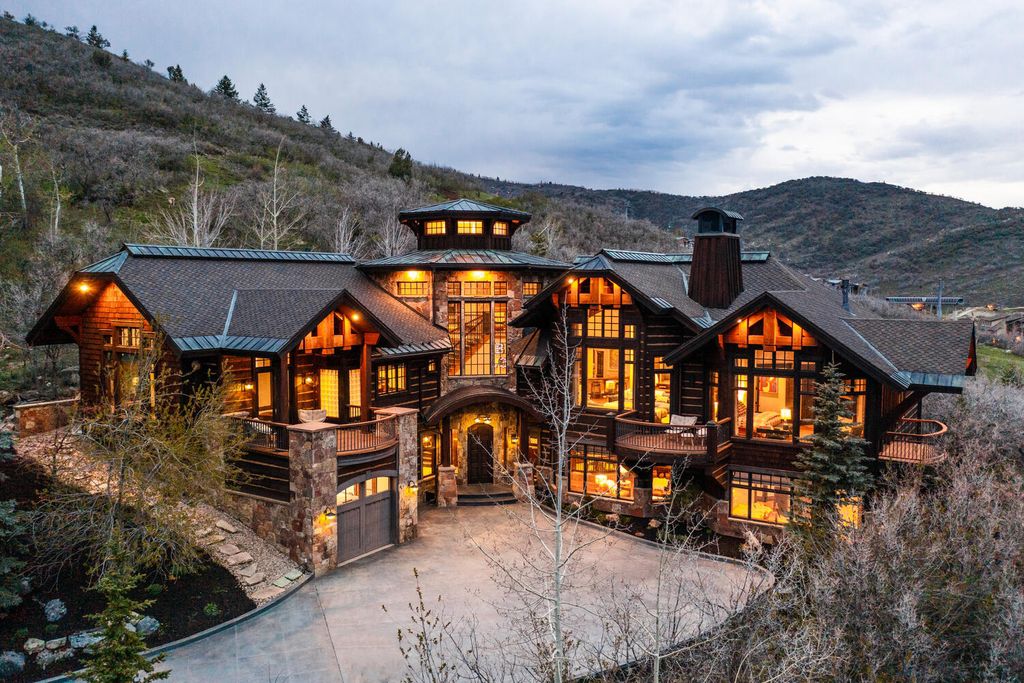 2338 W Red Pine Road, Park City, Utah is the most private residence within the community and the only home with truly panoramic views perched on the elevated upper-northwest corner of one of the most hidden yet convenient locations in Park City.