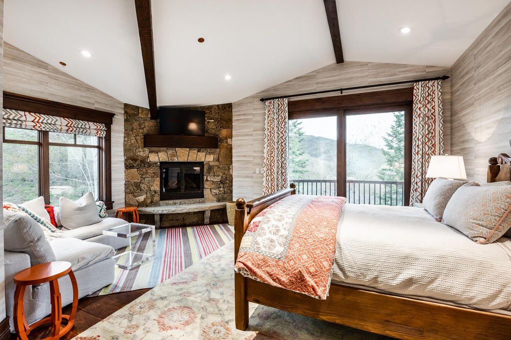 2338 W Red Pine Road, Park City, Utah is the most private residence within the community and the only home with truly panoramic views perched on the elevated upper-northwest corner of one of the most hidden yet convenient locations in Park City.