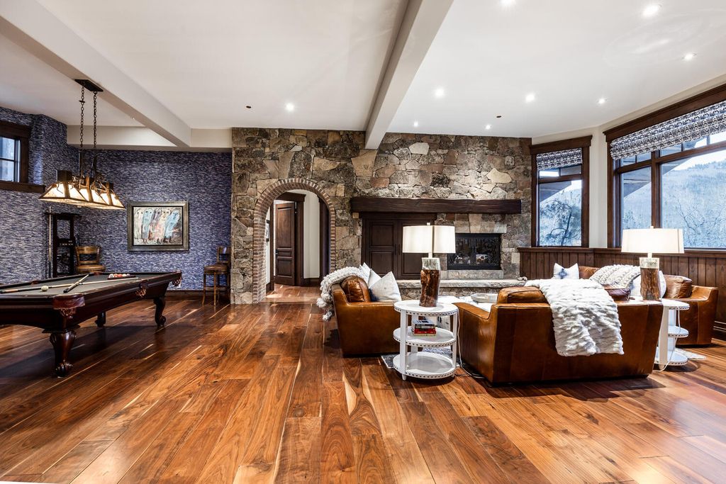 2338 W Red Pine Road, Park City, Utah is the most private residence within the community and the only home with truly panoramic views perched on the elevated upper-northwest corner of one of the most hidden yet convenient locations in Park City.