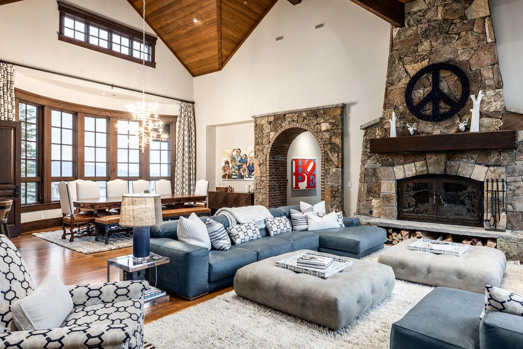 2338 W Red Pine Road, Park City, Utah is the most private residence within the community and the only home with truly panoramic views perched on the elevated upper-northwest corner of one of the most hidden yet convenient locations in Park City.