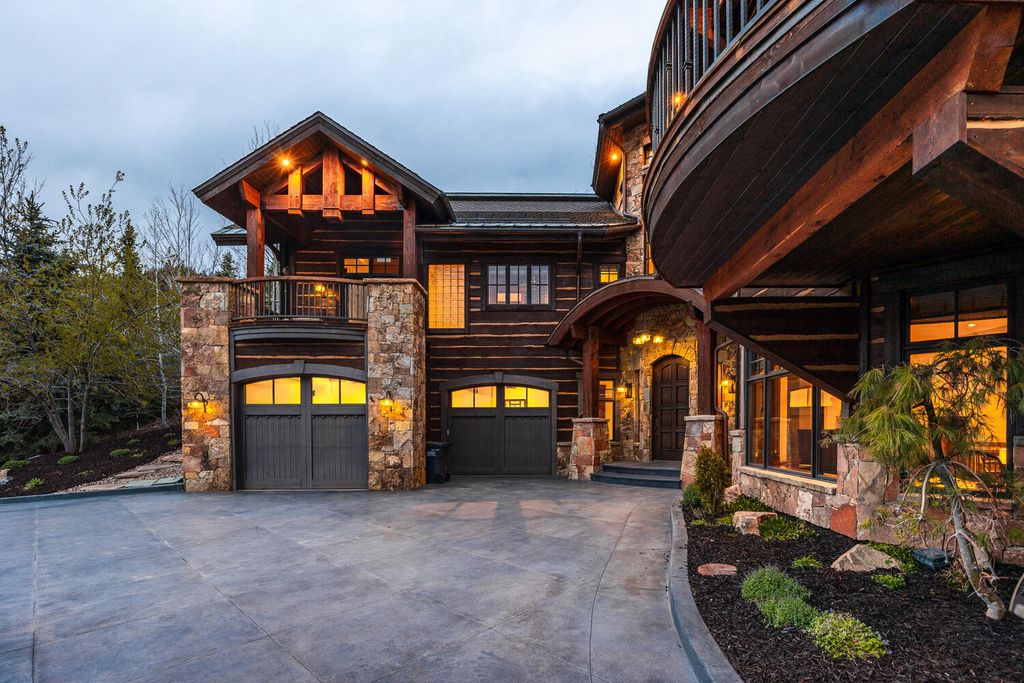 2338 W Red Pine Road, Park City, Utah is the most private residence within the community and the only home with truly panoramic views perched on the elevated upper-northwest corner of one of the most hidden yet convenient locations in Park City.