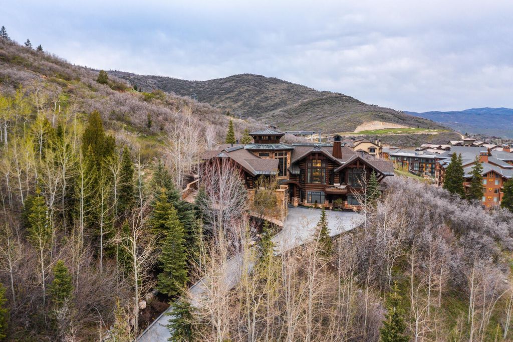 2338 W Red Pine Road, Park City, Utah is the most private residence within the community and the only home with truly panoramic views perched on the elevated upper-northwest corner of one of the most hidden yet convenient locations in Park City.
