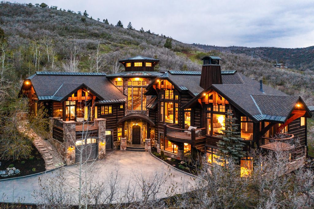 2338 W Red Pine Road, Park City, Utah is the most private residence within the community and the only home with truly panoramic views perched on the elevated upper-northwest corner of one of the most hidden yet convenient locations in Park City.