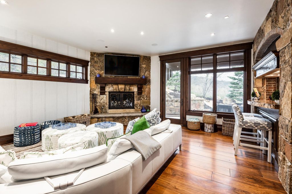 2338 W Red Pine Road, Park City, Utah is the most private residence within the community and the only home with truly panoramic views perched on the elevated upper-northwest corner of one of the most hidden yet convenient locations in Park City.