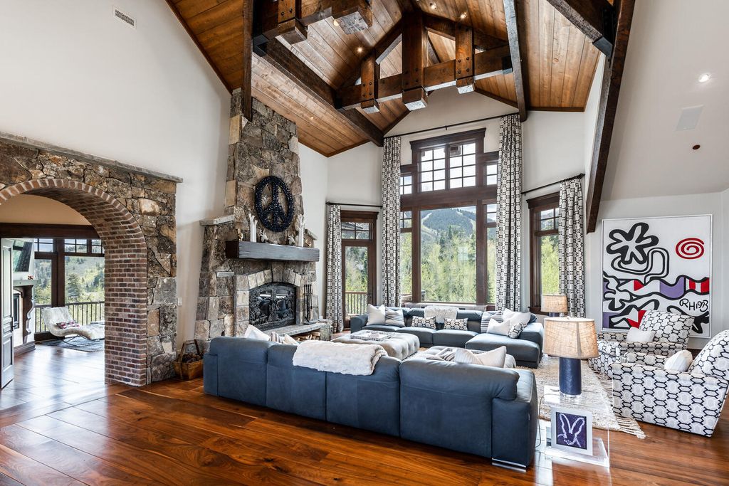 2338 W Red Pine Road, Park City, Utah is the most private residence within the community and the only home with truly panoramic views perched on the elevated upper-northwest corner of one of the most hidden yet convenient locations in Park City.