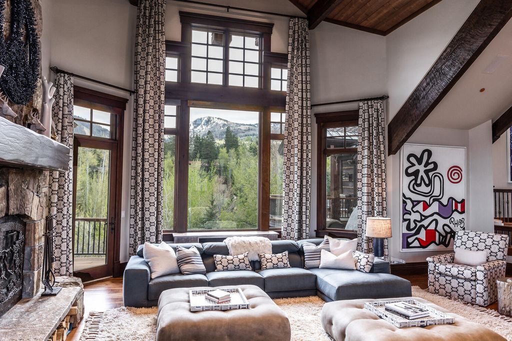 2338 W Red Pine Road, Park City, Utah is the most private residence within the community and the only home with truly panoramic views perched on the elevated upper-northwest corner of one of the most hidden yet convenient locations in Park City.