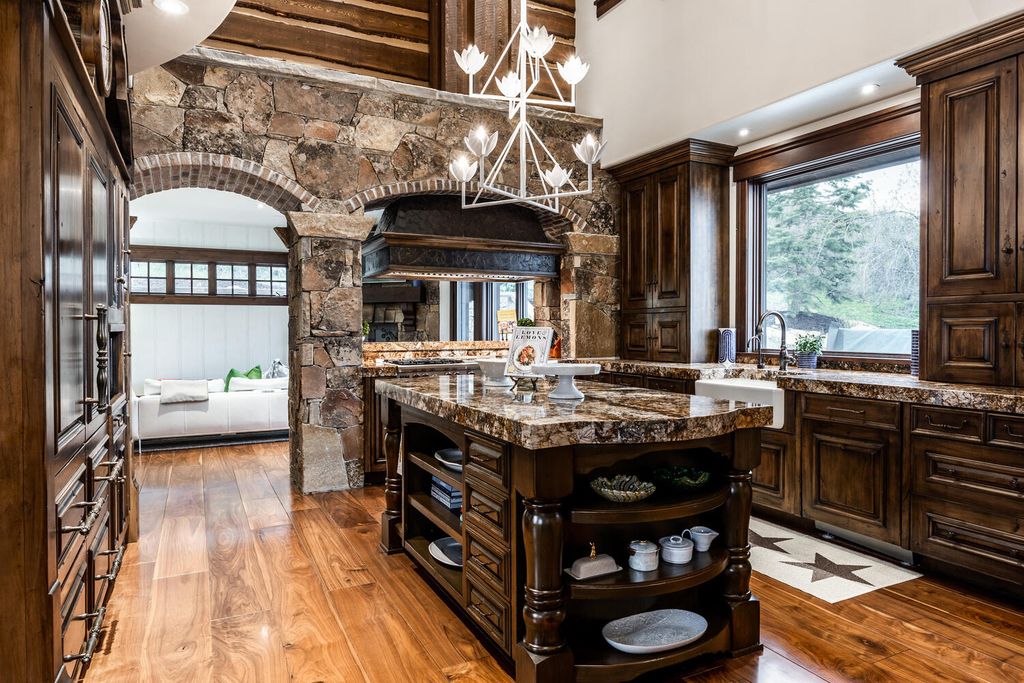 2338 W Red Pine Road, Park City, Utah is the most private residence within the community and the only home with truly panoramic views perched on the elevated upper-northwest corner of one of the most hidden yet convenient locations in Park City.