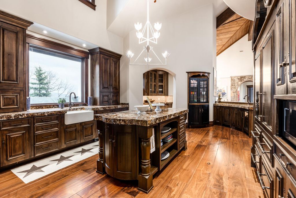 2338 W Red Pine Road, Park City, Utah is the most private residence within the community and the only home with truly panoramic views perched on the elevated upper-northwest corner of one of the most hidden yet convenient locations in Park City.