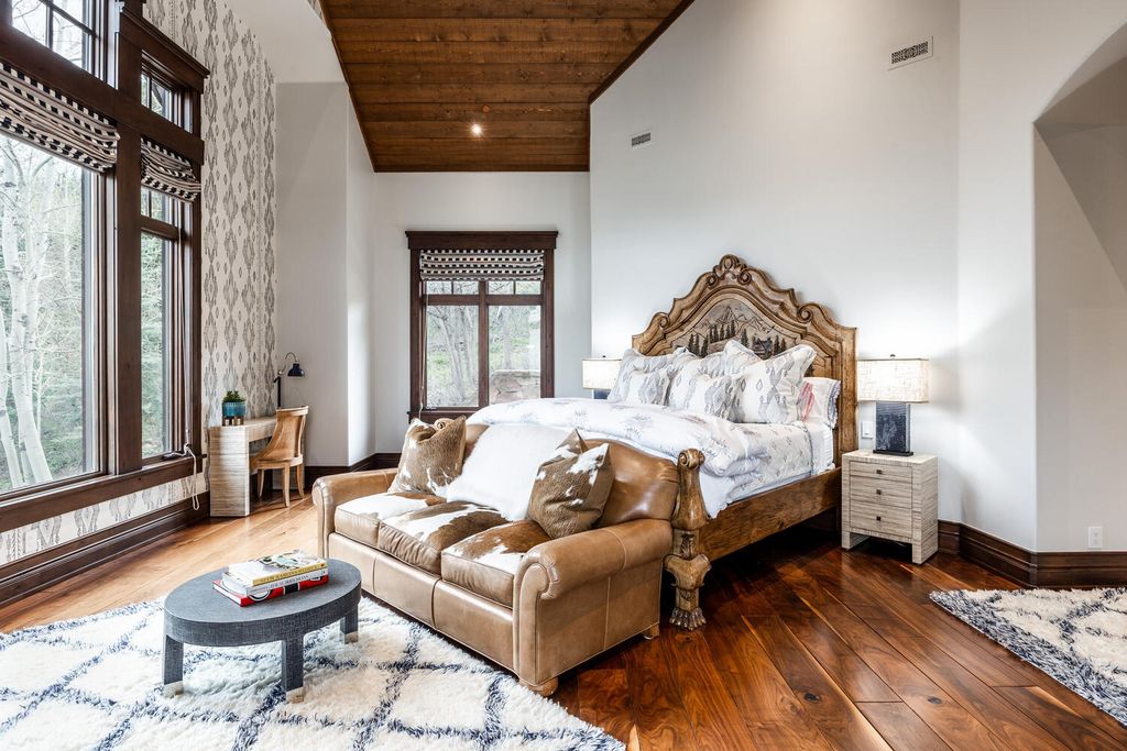 2338 W Red Pine Road, Park City, Utah is the most private residence within the community and the only home with truly panoramic views perched on the elevated upper-northwest corner of one of the most hidden yet convenient locations in Park City.