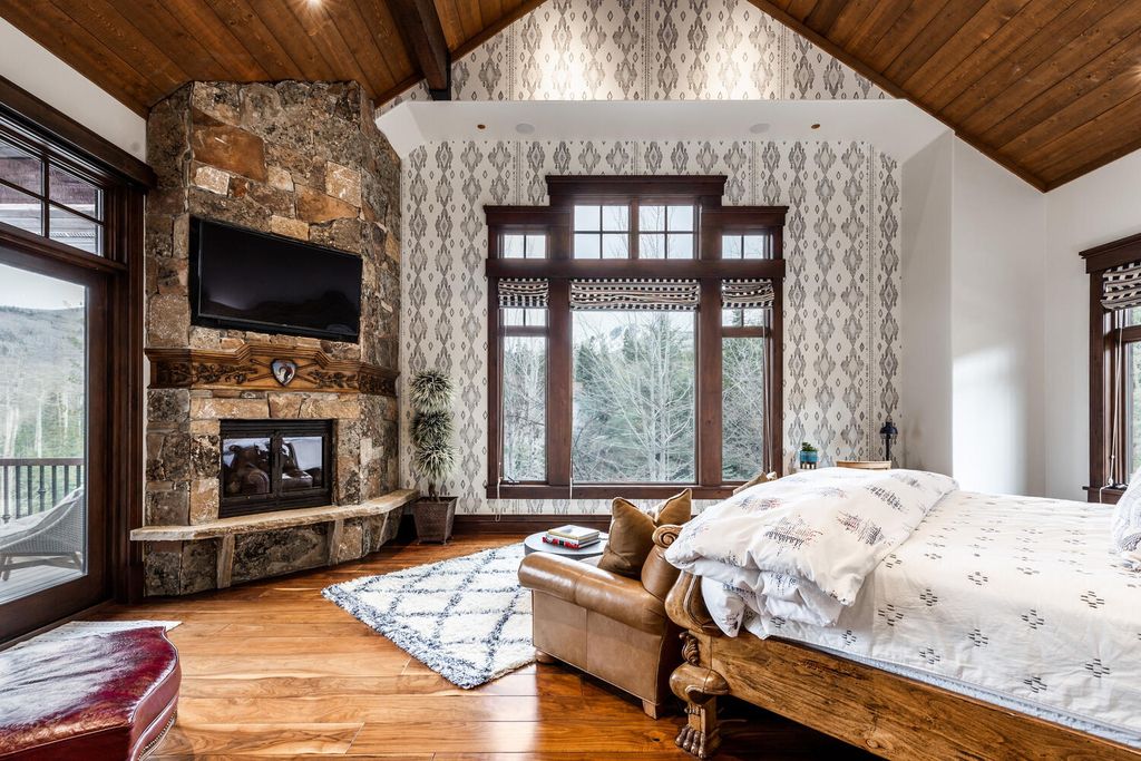 2338 W Red Pine Road, Park City, Utah is the most private residence within the community and the only home with truly panoramic views perched on the elevated upper-northwest corner of one of the most hidden yet convenient locations in Park City.