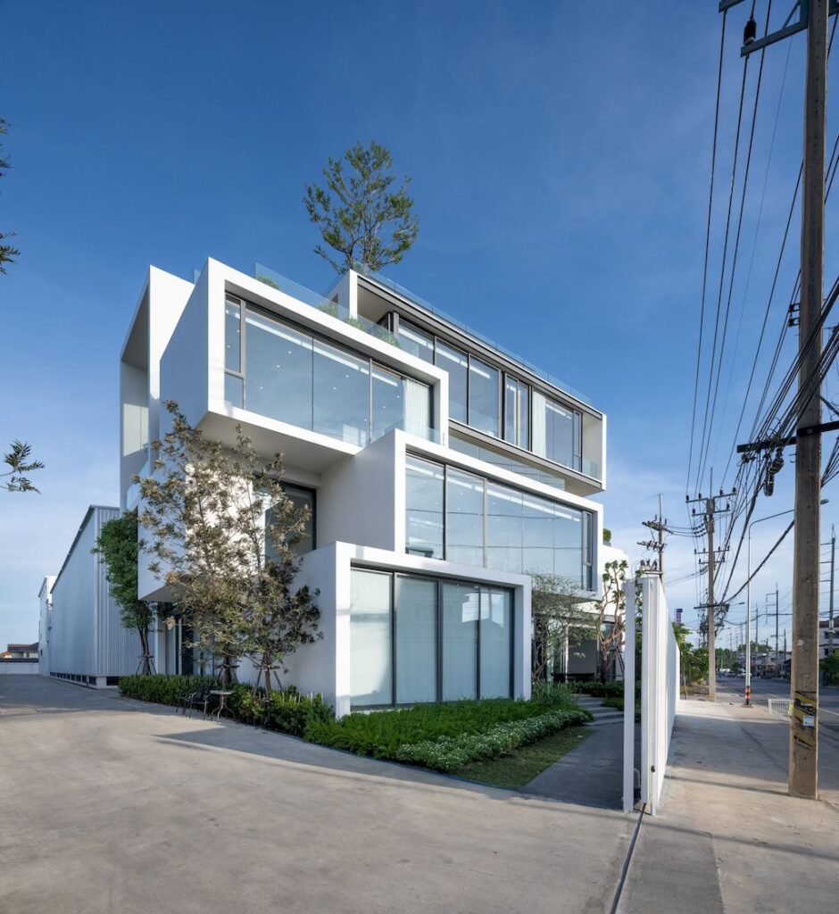 Residence Kongkaherb, Combination of Office & Home by V2in Architects