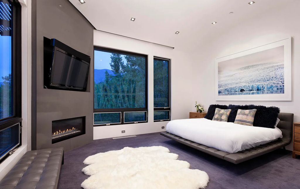 173 Skimming Lane, Aspen, Colorado is a chic contemporary home located less than one mile from Aspen's core providing the flexibility to be close to all of Aspen's amenities, yet private enough to enjoy the true meaning of quiet mountain living.