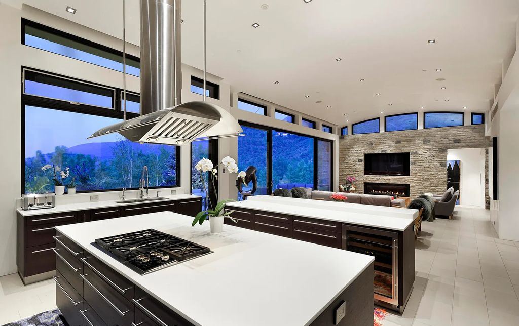 173 Skimming Lane, Aspen, Colorado is a chic contemporary home located less than one mile from Aspen's core providing the flexibility to be close to all of Aspen's amenities, yet private enough to enjoy the true meaning of quiet mountain living.
